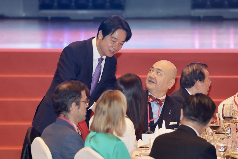 Präsident Lai Ching-te (賴清德) im Gespräch mit Katayama Kazuyuki, dem Repräsentanten der Japan-Taiwan Exchange Association. (Foto: CNA)