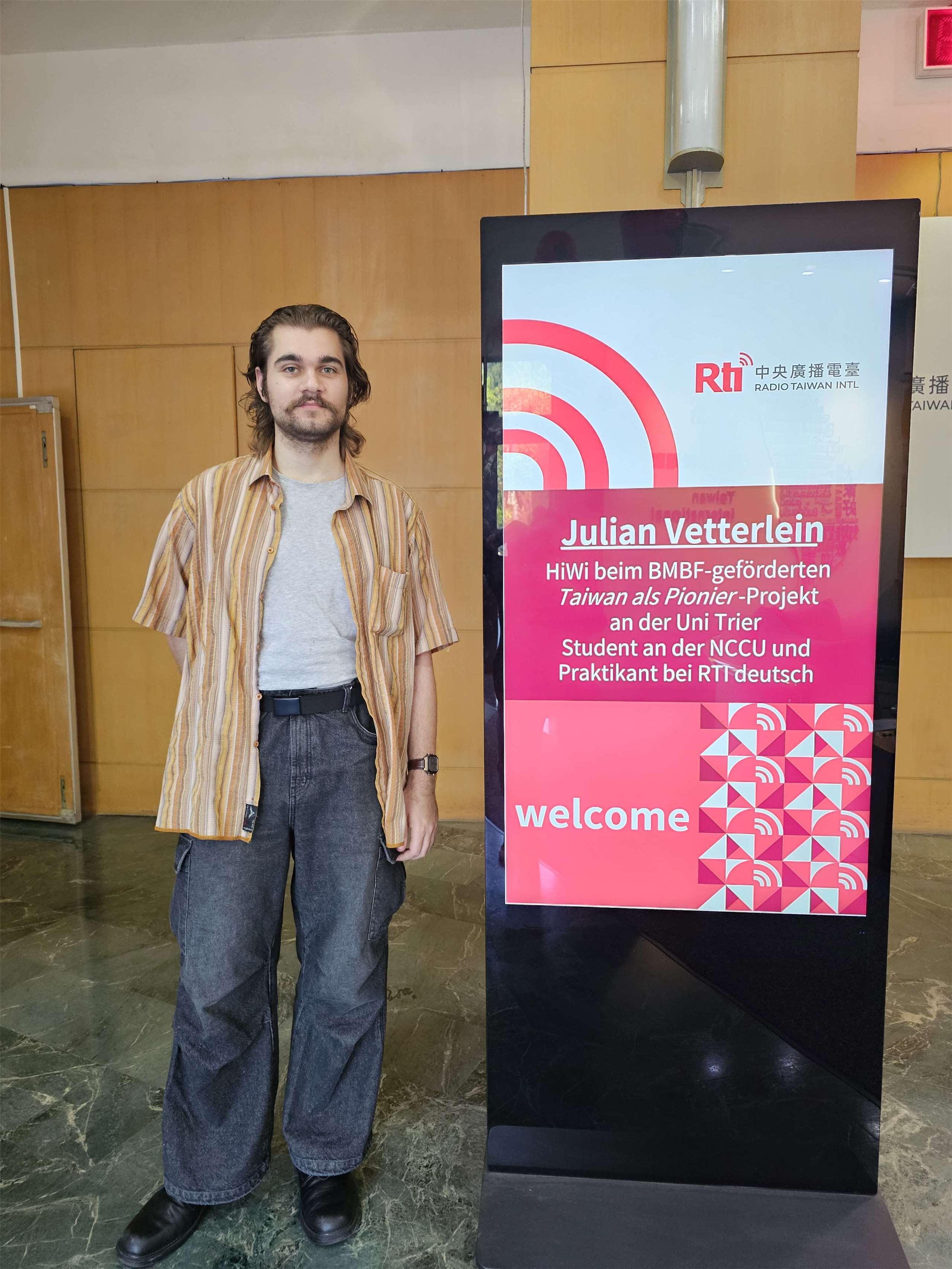 Julian Vetterlein war 6 Wochen Praktikant bei RTI. Hinweis: Mittlerweile wurde das BMBF ((Bundesministerium für Bildung und Forschung) umbenannt zu BMFTR (Bundesministerium für Forschung, Technologie und Raumfahrt).