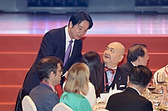 Präsident Lai Ching-te (賴清德) im Gespräch mit Katayama Kazuyuki, dem Repräsentanten der Japan-Taiwan Exchange Association. (Foto: CNA)