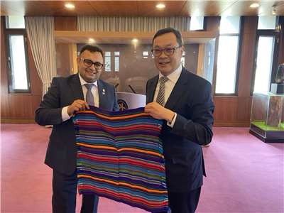 Der stellvertretende Verkehrsminister Guatemalas, Jose Fernando Suriano, mit dem stellvertretenden Außenminister Chen Ming-chi. (Foto: Außenministerium)