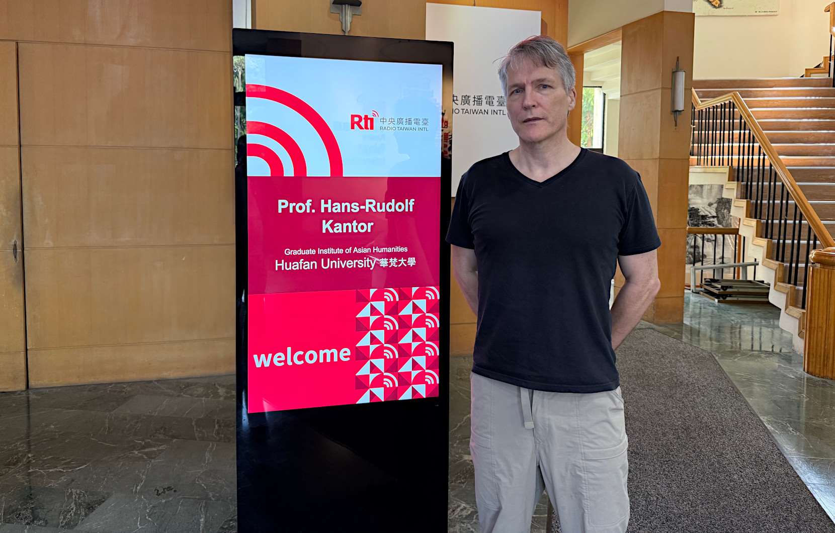 Zu Gast bei Radio Taiwan International: Prof. Hans-Rudolf Kantor von der Huafan University spricht über Buddhismus, Philosophie und seine langjährige Forschung in Taiwan. (Foto: Alexander Kunz)