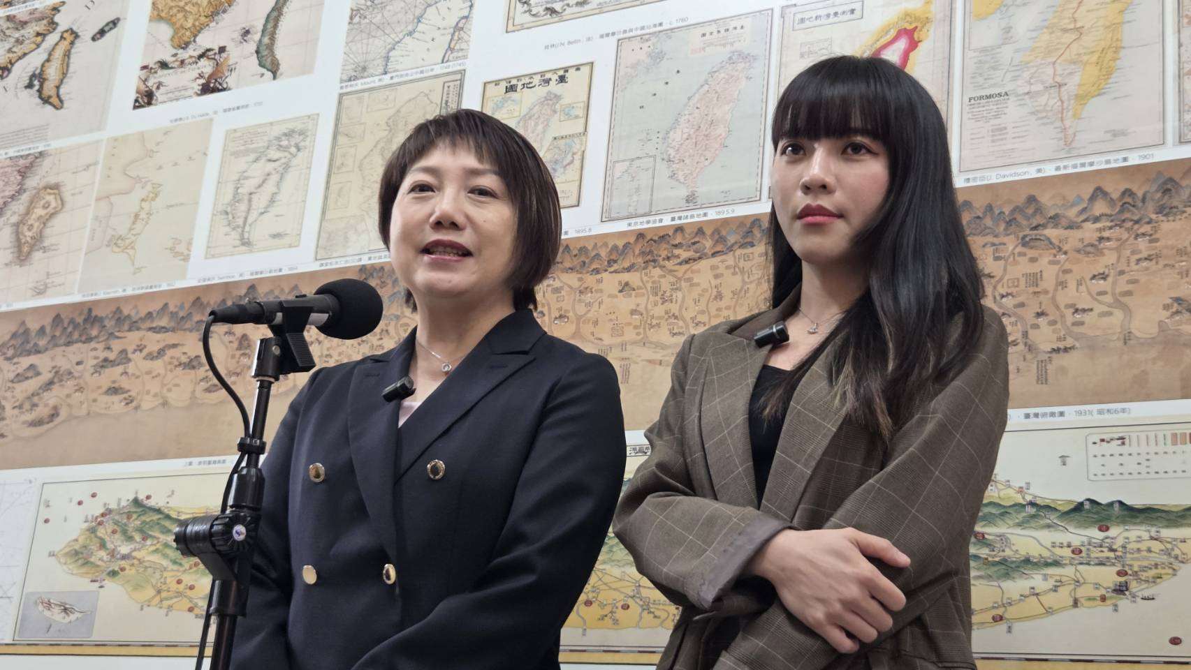 DPP-Fraktionsgeschäftsführerin Fan Yun (links) erwiderte auf die Aussage der KMT-Vorsitzenden Cheng Li-wun, der„Konsens von 1992“ habe Taiwan Frieden gebracht, dass die Mehrheit der taiwanischen Öffentlichkeit dies nicht unterstütze. (Foto: Liu Yu-chiu 劉玉秋）