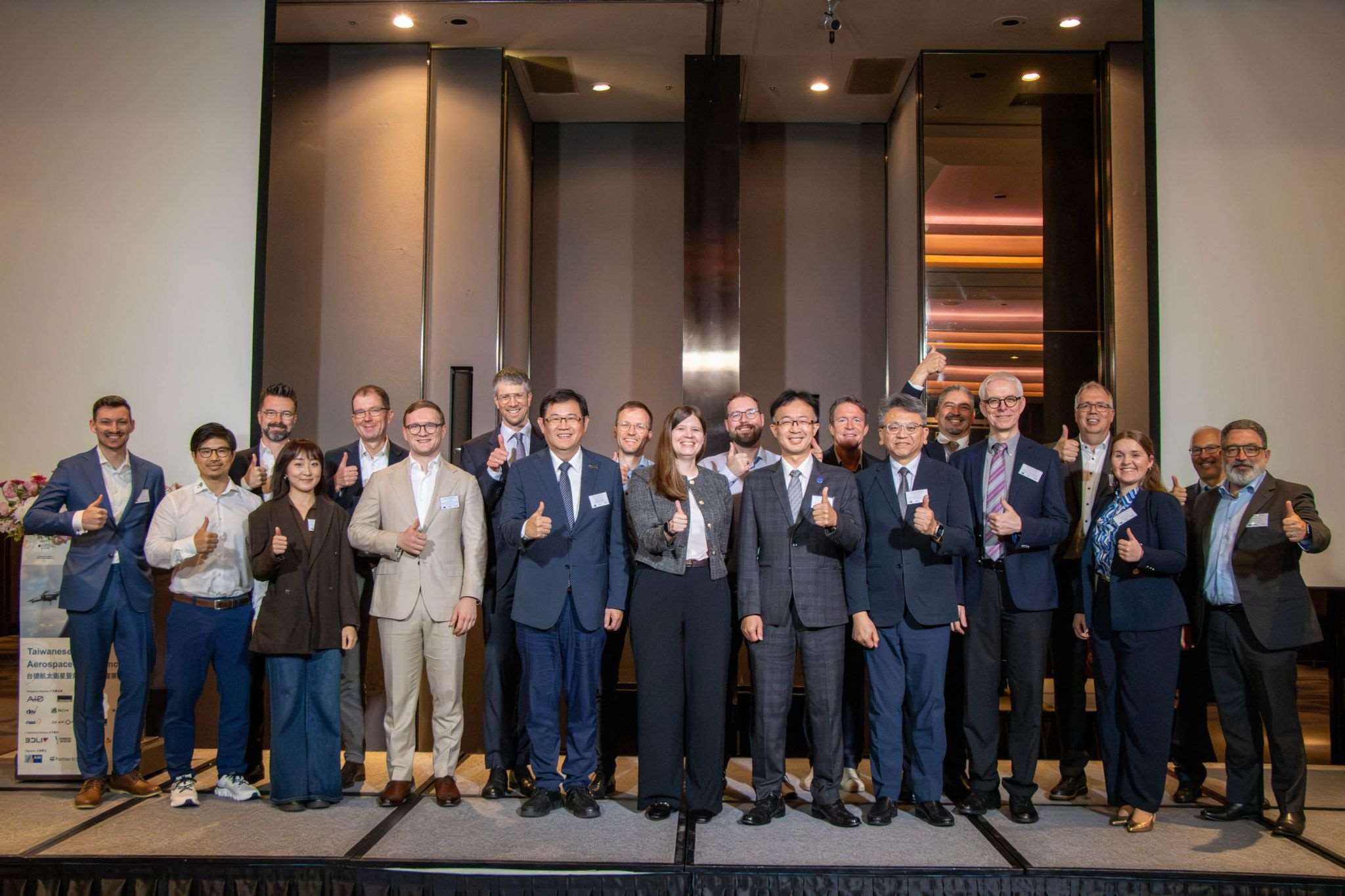 Auf der am heutigen Dienstag vom Deutschen Wirtschaftsbüro Taipei organisierten taiwanisch-deutschen Luft- und Raumfahrtkonferenz in Taipeh kamen über 100 Führungskräfte aus Regierung und Industrie zusammen, um Taiwans nächste Schritte in den Bereichen Drohnen, Luftfahrt und Raumfahrttechnologien zu diskutieren. (Foto: Deutsches Wirtschaftsbüro Taipei)