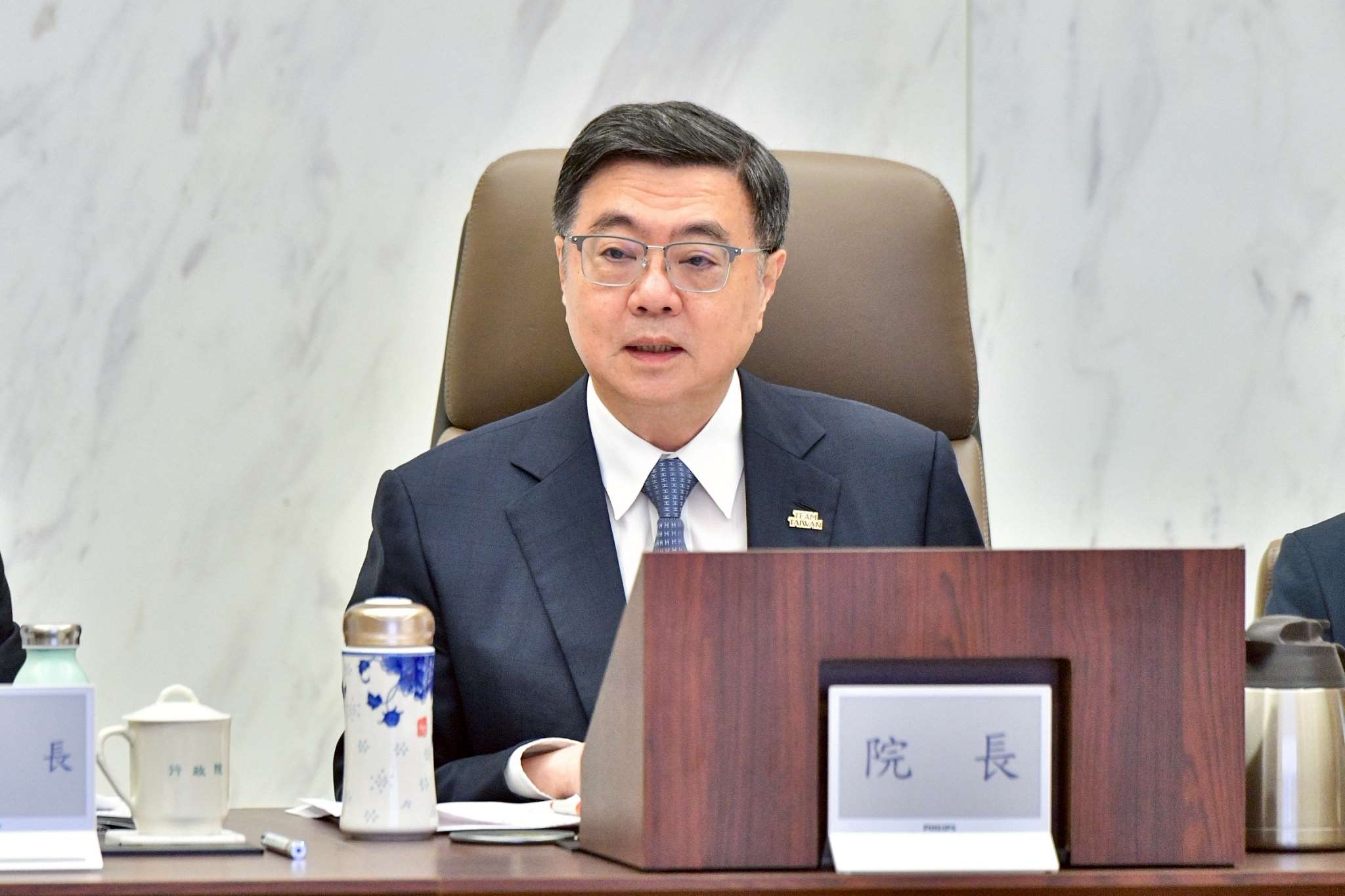 Premierminister Cho Jung-tai (卓榮泰) sagte am heutigen Donnerstag, von denen im ursprünglichen Entwurf vorgesehenen Projekten “T-Dome”, “KI-Killchain” sowie “Verteidigungsautonomie” dürfe keines fehlen. (Foto: Kabinett)