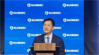 In seiner Rede mit dem Titel „Taiwan und Europa: Aufbau von Resilienz in einer gespaltenen Welt“ betonte Lin, dass die traditionelle Trennung von Wirtschaft und Sicherheit überholt sei. Handel, Technologie und Lieferketten seien heute wichtige Elemente der nationalen Sicherheit. (Foto: CNA)