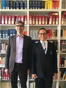 Howard Hsu (rechts) mit seinem Master-/Doktorvater Prof. Dr. Joachim Englisch (Foto: Howard Hsu)