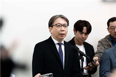 Bei einer Befragung im taiwanischen Parlament sagte Tsai Ming-yen (蔡明彥), Peking könnte zwar versuchen, die Taiwan-Frage zu instrumentalisieren. Allerdings hätten die USA bereits betont, dass sich ihre Taiwanpolitik nicht ändern werde. (Foto: 楊仁翔)