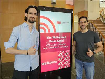 Tim Walter (rechts) und Kevin Stahl (links), die Gründer von Waldhaus.