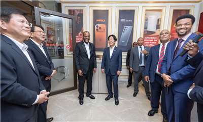 Taiwans Präsident Lai Ching-te besichtigt in Begleitung von König Mswati III. das neue Internationale Kongresszentrum Eswatinis (Foto Präsidialamt) 