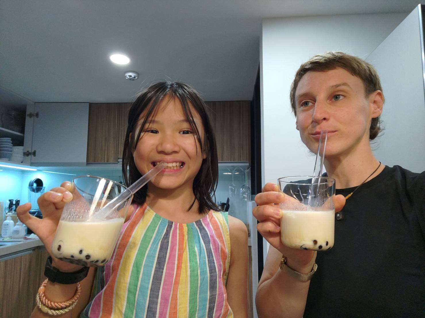 Bubble Tea Kochen im Sprachunterricht (Bild: Ebbi Pulina)