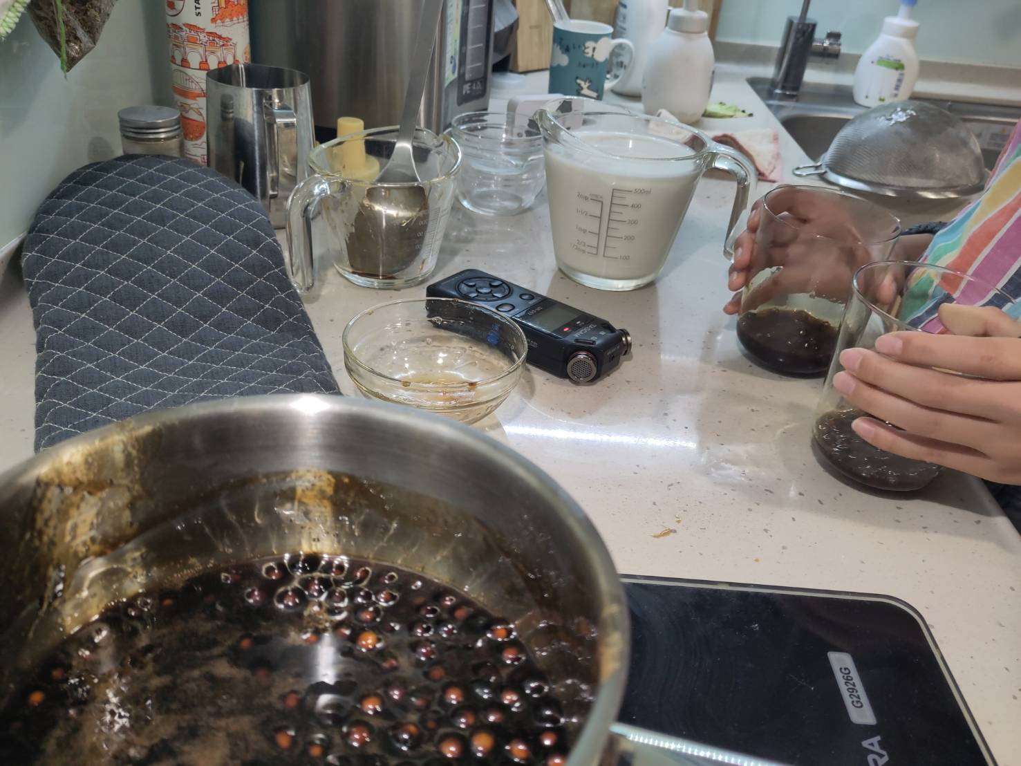 Bubble Tea Kochen im Sprachunterricht (Bild: Ebbi Pulina)