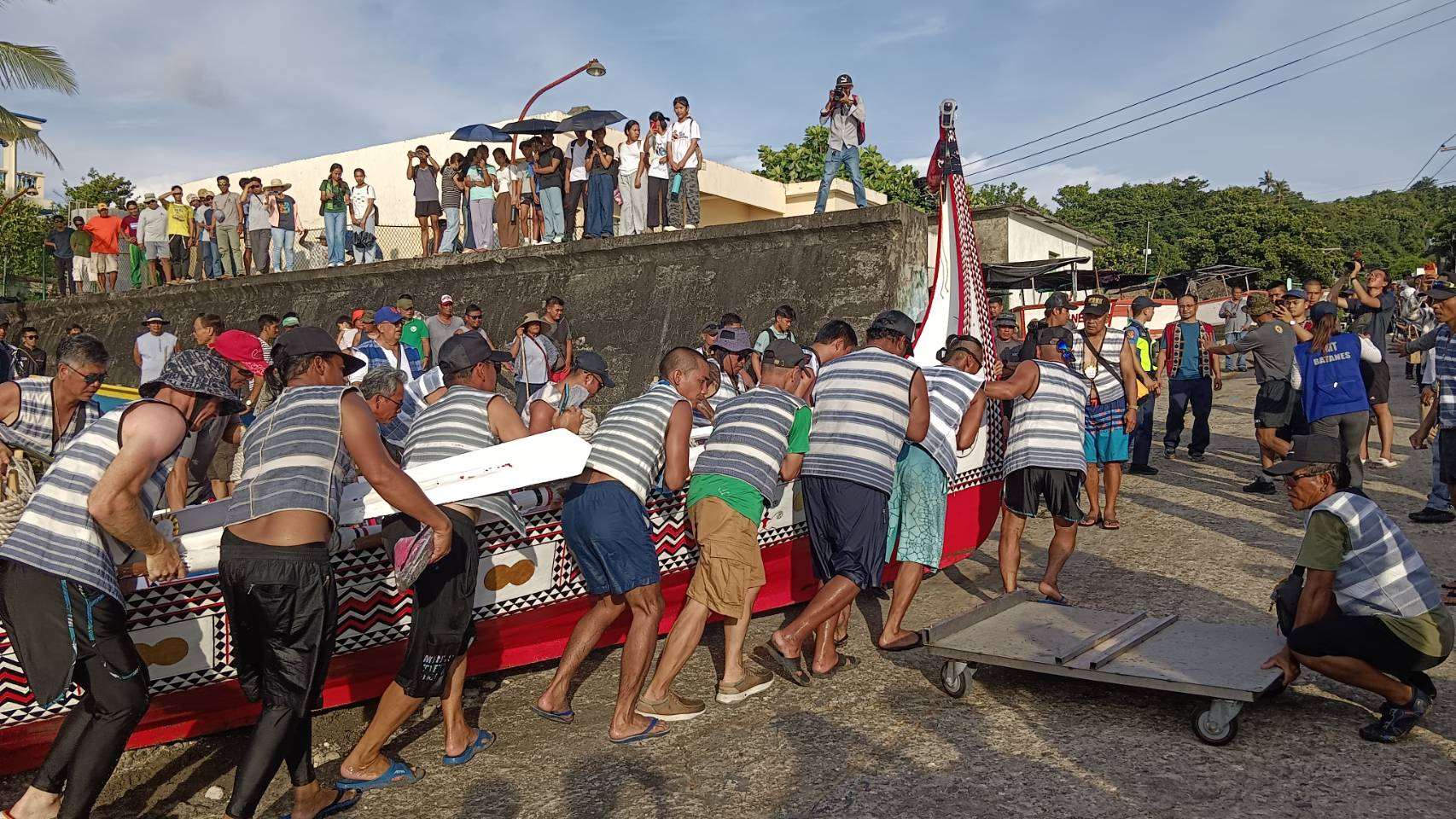 Das Ruderboot "Ovayan" (Goldene Freundschaft) fasst 60 Ruderer.