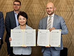 Lu Shiow-yen (盧秀燕), Bürgermeisterin der westtaiwanischen Stadt Taichung hat diese Woche Deutschland besucht. Am Dienstag unterzeichnete sie in Berlin eine Absichtserklärung mit dem Landkreis Görlitz. Außerdem traf sie sich mit deutschen Bundestagsabgeordneten. (Foto: Taipeh Vertretung in Deutschland)