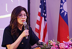 Die Vorsitzende der Kuomintang, Cheng Li-wun (鄭麗文), hielt am 14. Juni in Los Angeles, Kalifornien, einen Vortrag für die "Chinese American Professionals Association (美西華 人學會)". (Foto: CNA)