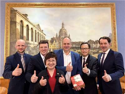 Lu Shiow-yen (盧秀燕), Bürgermeisterin der westtaiwanischen Stadt Taichung hat diese Woche Deutschland besucht. Am Dienstag unterzeichnete sie in Berlin eine Absichtserklärung mit dem Landkreis Görlitz. Außerdem traf sie sich mit deutschen Bundestagsabgeordneten. (Foto: Taipeh Vertretung in Deutschland)