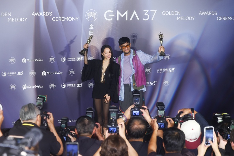 Große Gewinner der diesjährigen Golden Melody Awards: Jolin Tsai (li) und Ayal Komod (re) (Foto: CNA)