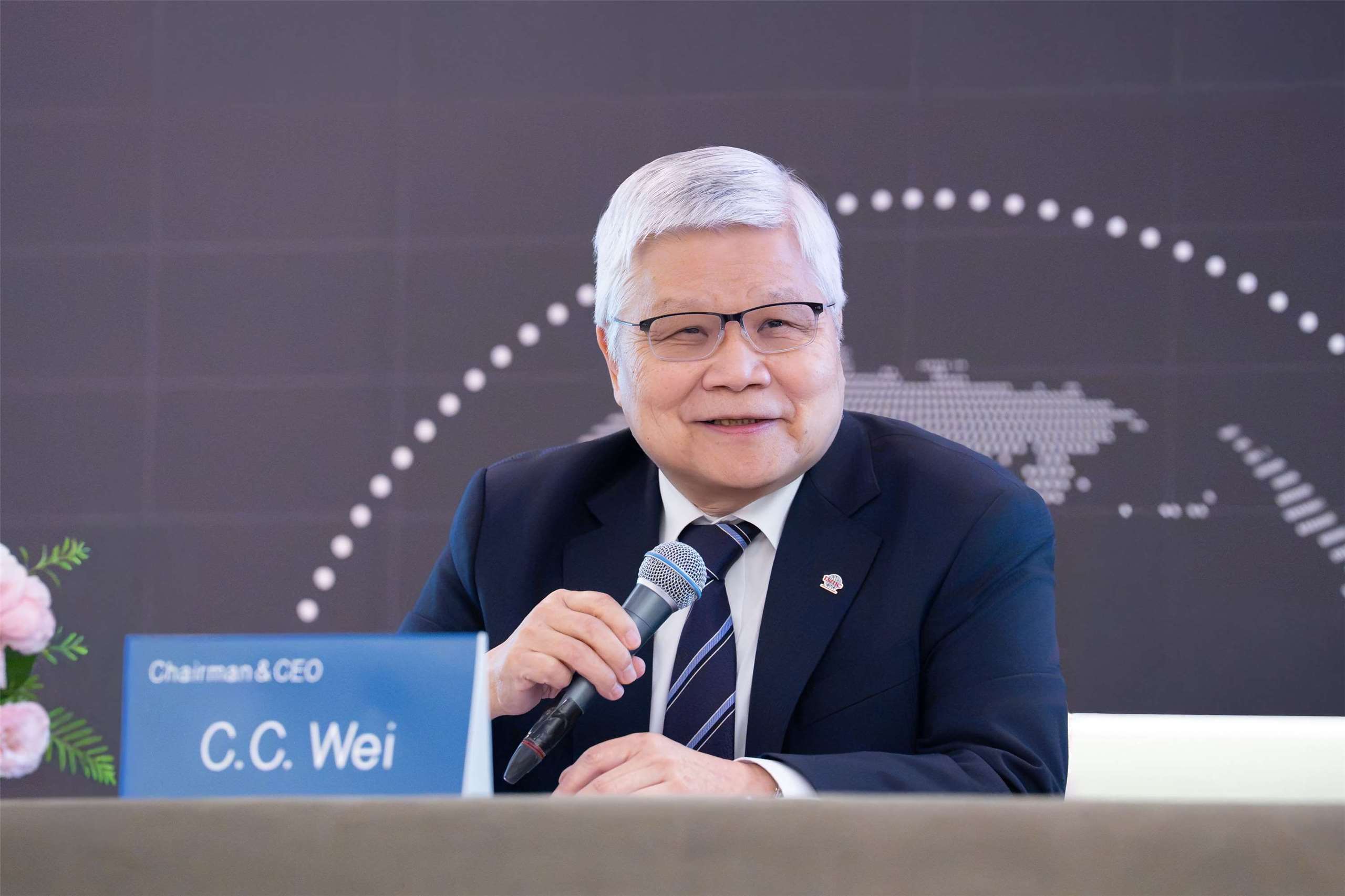 Der TSMC-Vorsitzende C.C. Wei (魏哲家) sagte auf der Quartalszahlen-Konferenz von TSMC am Donnerstag, die Investitionen würden Fabriken für Logik-Wafer finanzieren, welche mit dem 2-Nanometer-Prozess sowie weiteren fortgeschrittenen Prozessen arbeiten würden.  (Foto: TSMC)