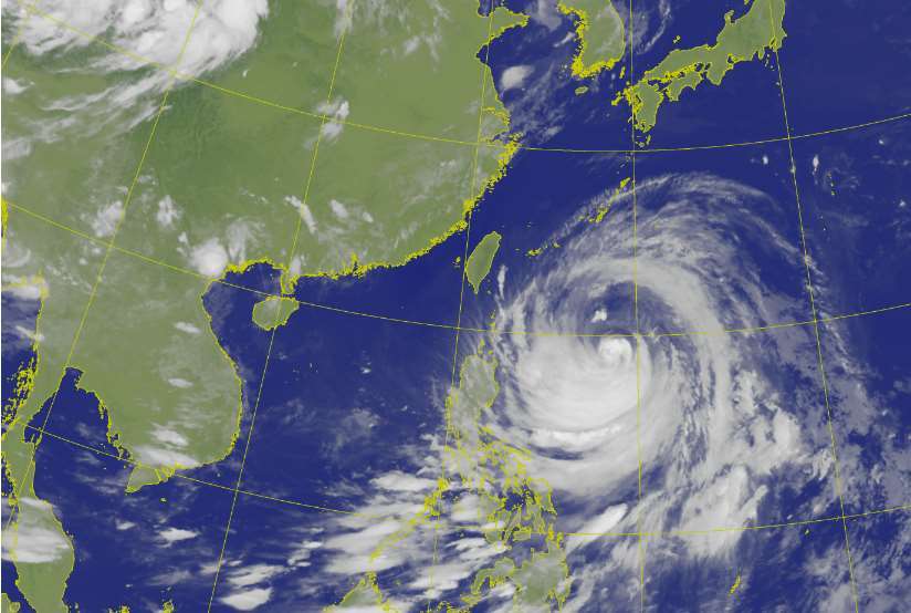 Der Taifun „Bavi" hat sich zwar zu einem mittelstarken Sturm abgeschwächt, bedroht Taiwan aber weiterhin mit schweren Regenfällen und hohem Wellengang.