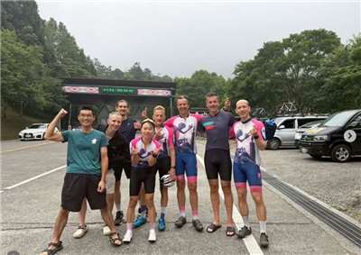 Felix (dritter von links) mit Mitgliedern der Taipei Slow Cyclists nach Beendigung der Taiping Challenge, Teil der Peaks of Taiwan Grand Cycling Tour (Foto: TSC Instagram)