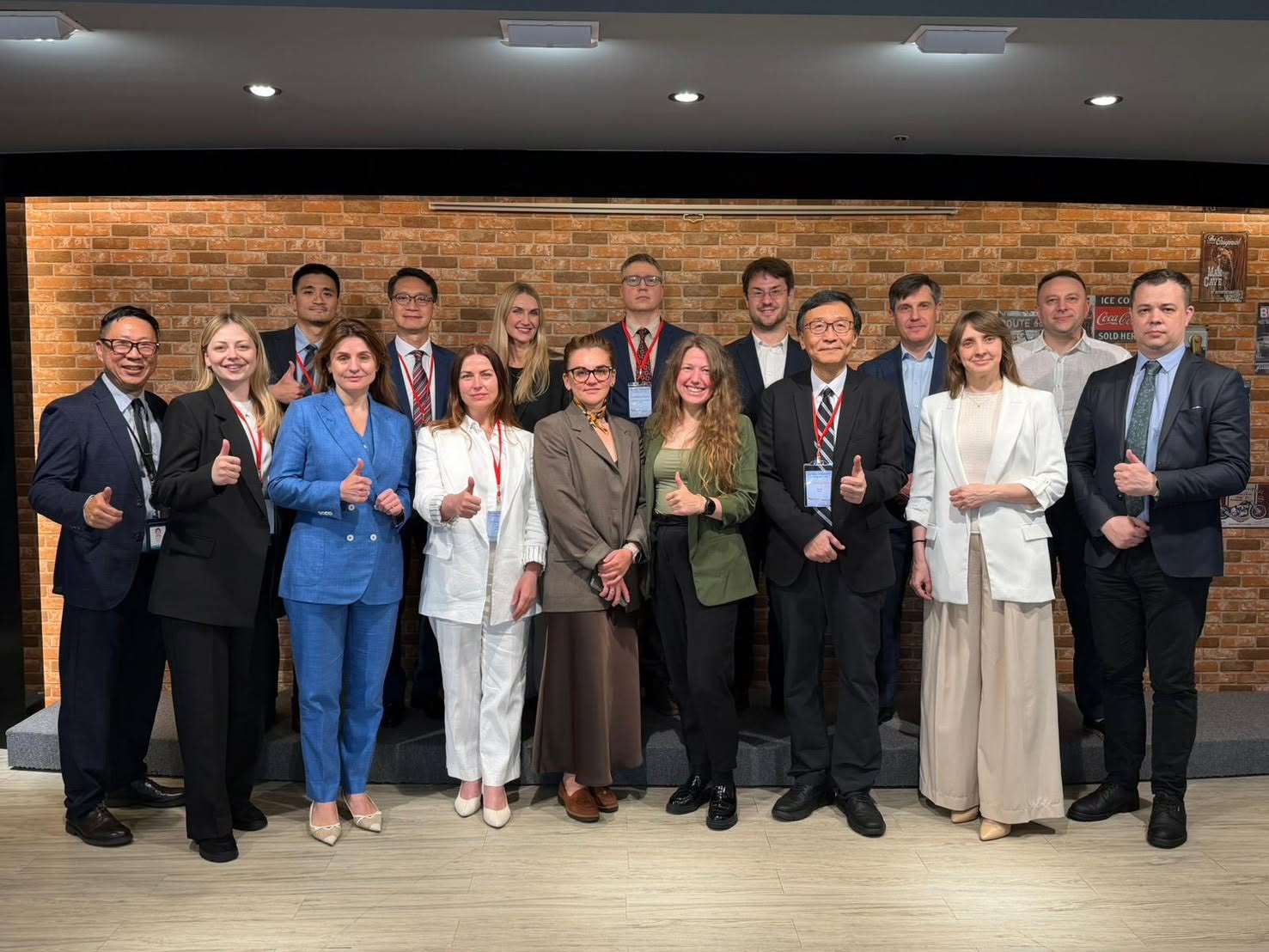 Alf Lien (ganz links) mit Teilnehmern der Ukraine-Delegation und Vertretern der Bank für Wiederherstellung und Entwicklung. (Foto: Alf Lien)