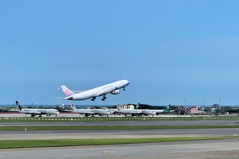Ein Flugzeug hebt vom Flughafen Taoyuan ab (Foto: CNA)