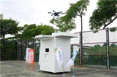 Eine Lieferdrohne fliegt über einer Drohnen-Logistikstation von Chunghwa Telecom. (Foto: Chunghwa Telecom)