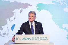 Der US-Abgeordnete Michael McCaul spricht am Dienstag auf dem Ketagalan Forum (Foto: CNA)