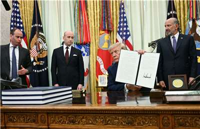 US-Präsident Donald Trump unterzeichnete am 6. August eine Executive Order zur Einführung von 15-prozentigen Zöllen auf Polysiliziumprodukte. (Foto: AFP)