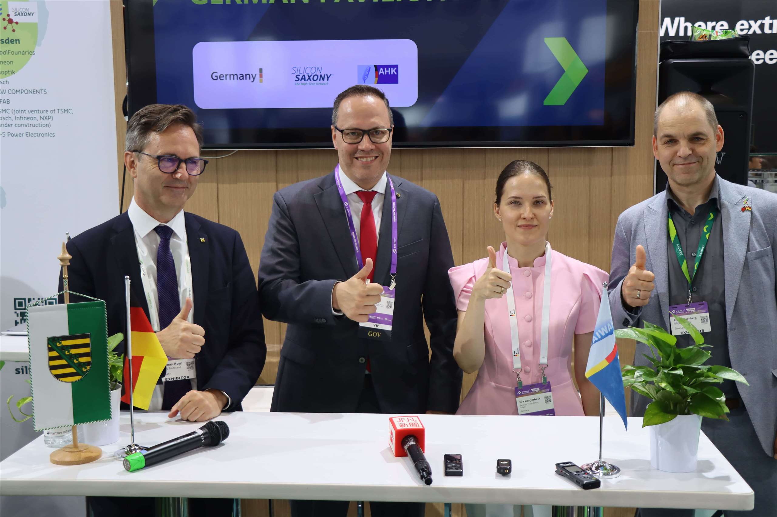 Von links nach rechts: Thomas Horn (Der Direktor Saxony Trade & Invest), Dirk Panter (Wirtschaftsminister Sachsens), Dr. Eva Langerbeck (Direktorin des Deutschen Wirtschaftsbüros Taipei), Frank Bösenberg (Direktor von Silicon Saxony e.V.) während der Eröffnung des Deutschen Pavillons bei der SEMICON 2026 (Foto: Deutsches Wirtschaftsbüro Taipei)