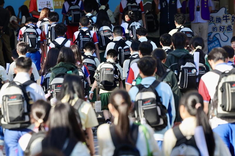 Archivbild zeigt taiwanische Schüler und Schülerinnen der weiterführenden Schule. (CNA)