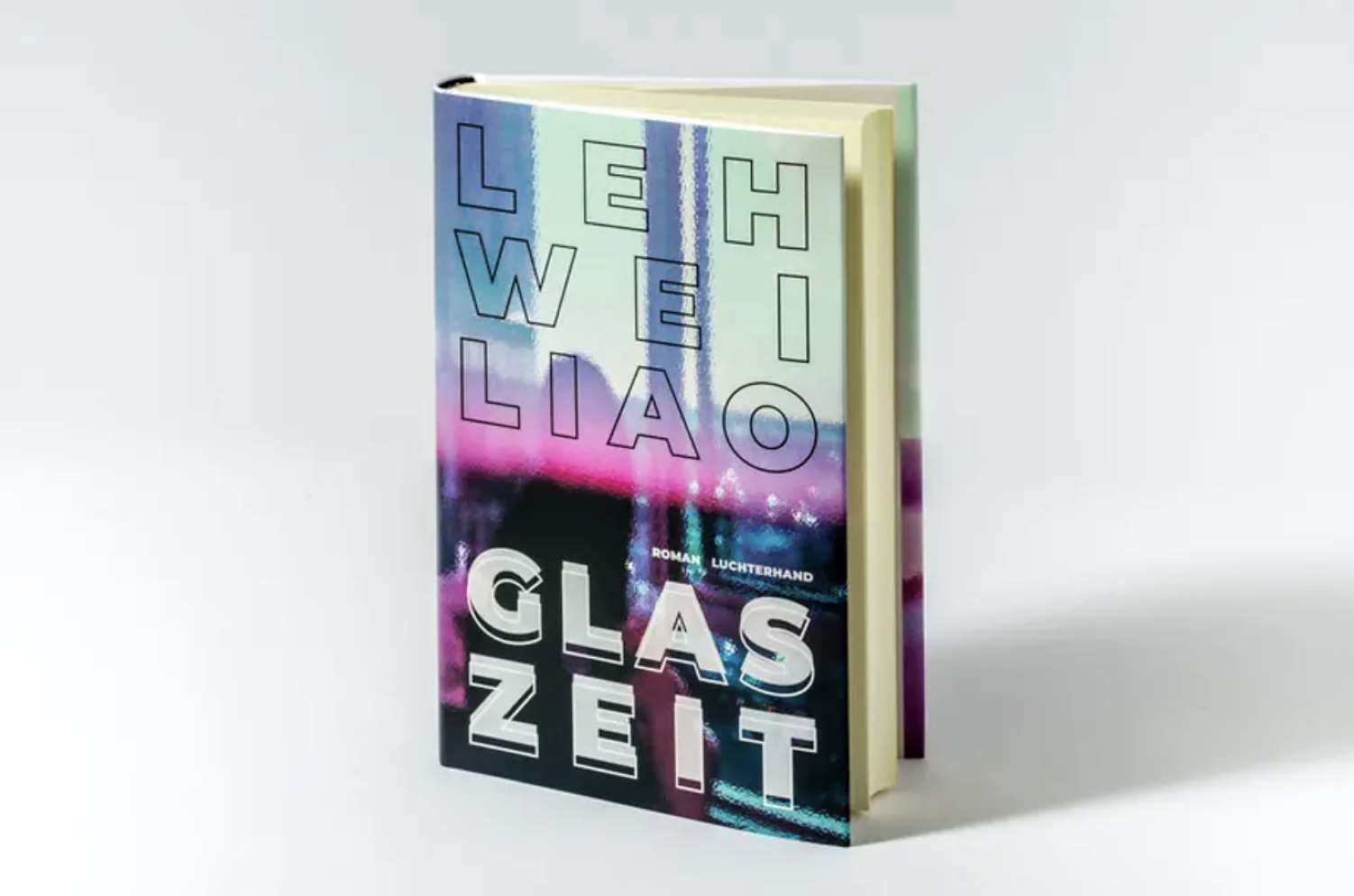 Der Roman “Glaszeit” von Autorin Leh-Wei Liao (廖樂薇) erschienen am 19. August bei Luchterhand.