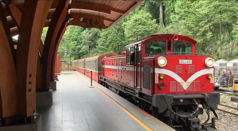 Beliebt bei Touristen: eine Fahrt mit der Alishan-Eisenbahn (Foto: Alishan Forest Railway and Cultural Office, CNA)