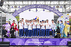 Die taiwanische Delegation hat am 18. September an der Aufnahmezeremonie im Athletendorf der Asienspiele in Aichi und Nagoya teilgenommen. Sportminister Lee Yang (李洋) posiert gemeinsam mit Delegationsmitgliedern für ein Foto. (Foto: CNA)
