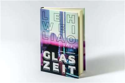 Der Roman “Glaszeit” von Autorin Leh-Wei Liao (廖樂薇) erschienen am 19. August bei Luchterhand.