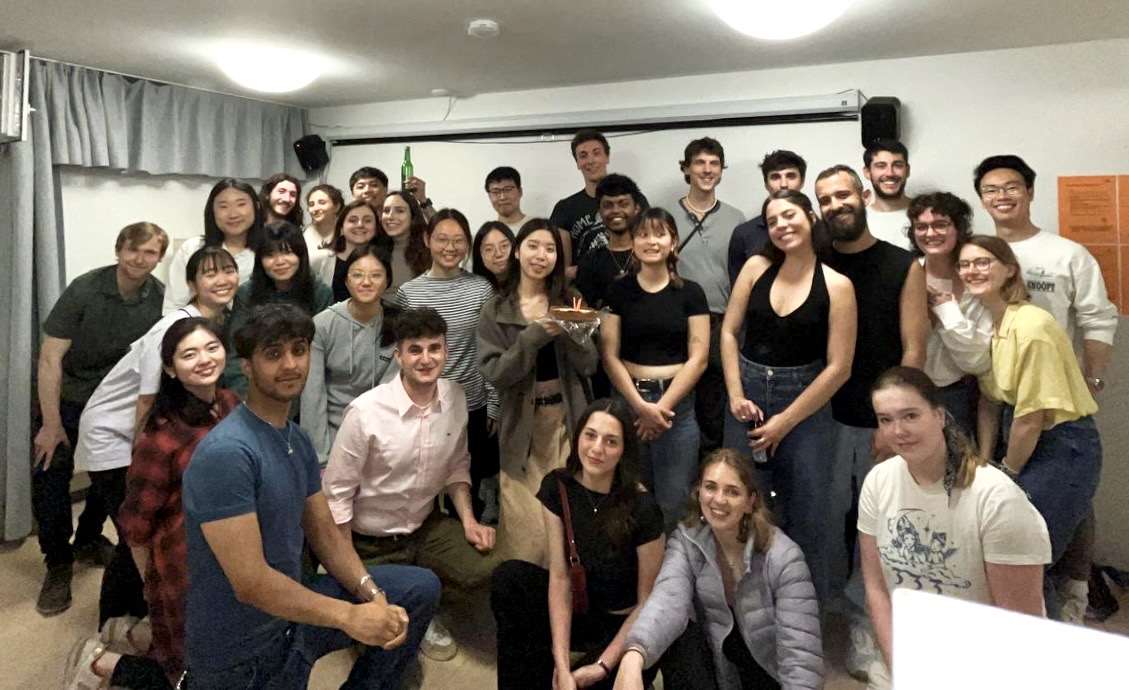 Mit Kommilitonen in Göttingen (Foto: Charlotte Cheng)