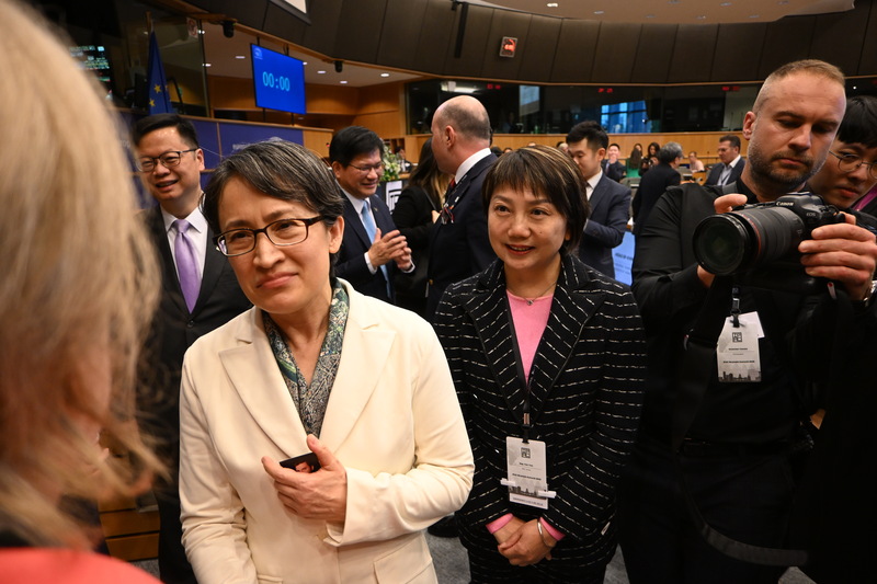 Vizepräsidentin Hsiao Bi-khim (links) und Abgeordneten Fan Yun (范雲) (rechts), Ko-Vorsitzende der taiwanischen IPAC. (CNA)
