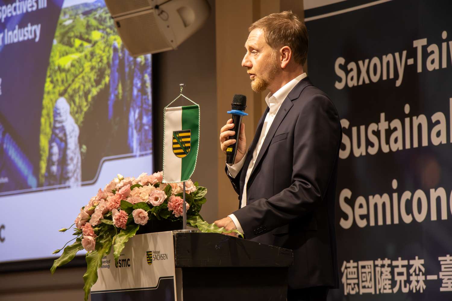 Sachsens Ministerpräsident, Michael Kretschmer, hält die Eröffnungsrede bei der „Sachsen-Taiwan-Wissenschaftskonferenz“