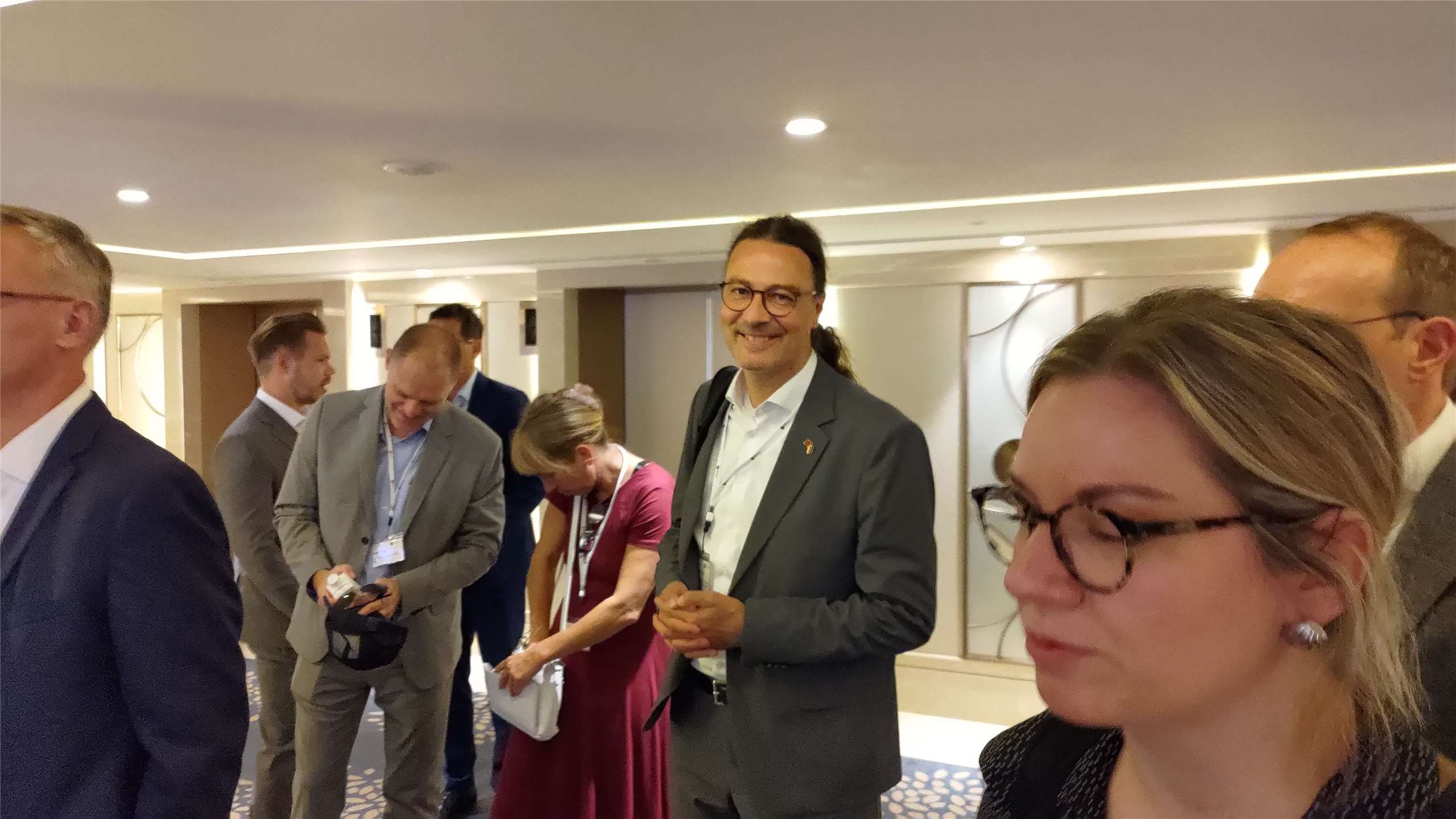  Steffen Rietzschel, Leiter des Amtes für Wirtschaftsförderung der Stadt Dresden, erscheint zur „Sachsen-Taiwan-Wissenschaftskonferenz“ (Foto: Ilon Huang)