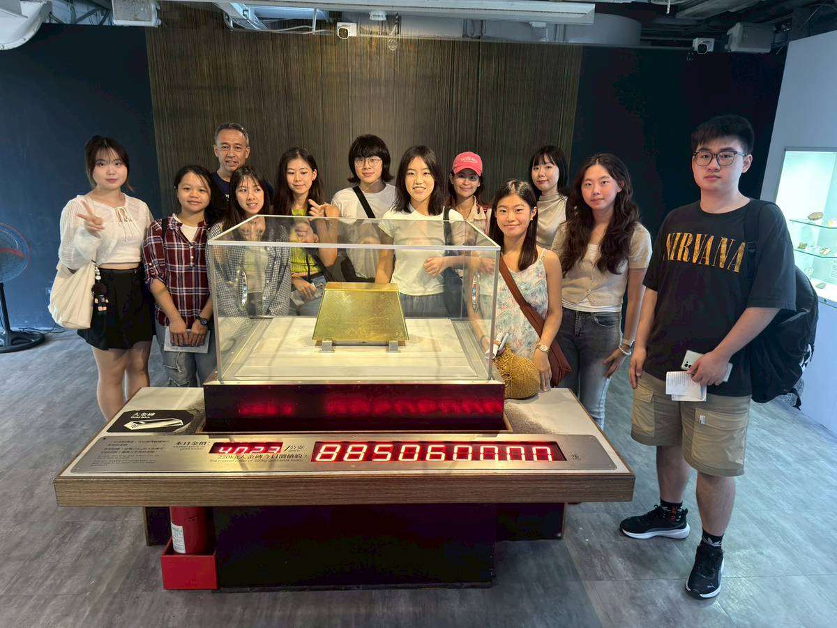 Auch gemeinsam war der Goldbarren zu schwer (Foto: Luise Su (蘇于晴))