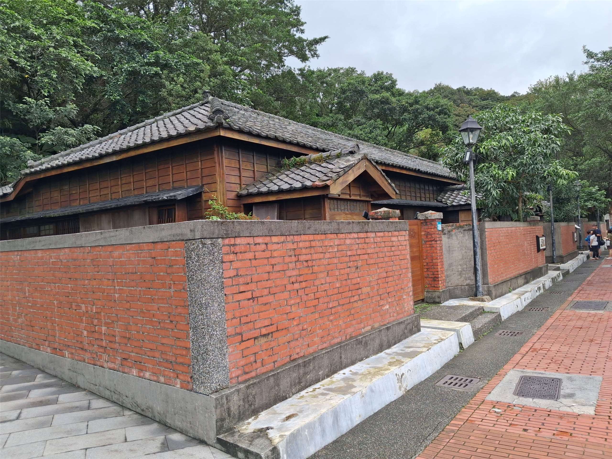 Ein Wohnheim, wie es von Stephan Thome in Pflaumenregen erwähnt wird - heute ist es Teil des Museums. (Foto: Ilon Huang)