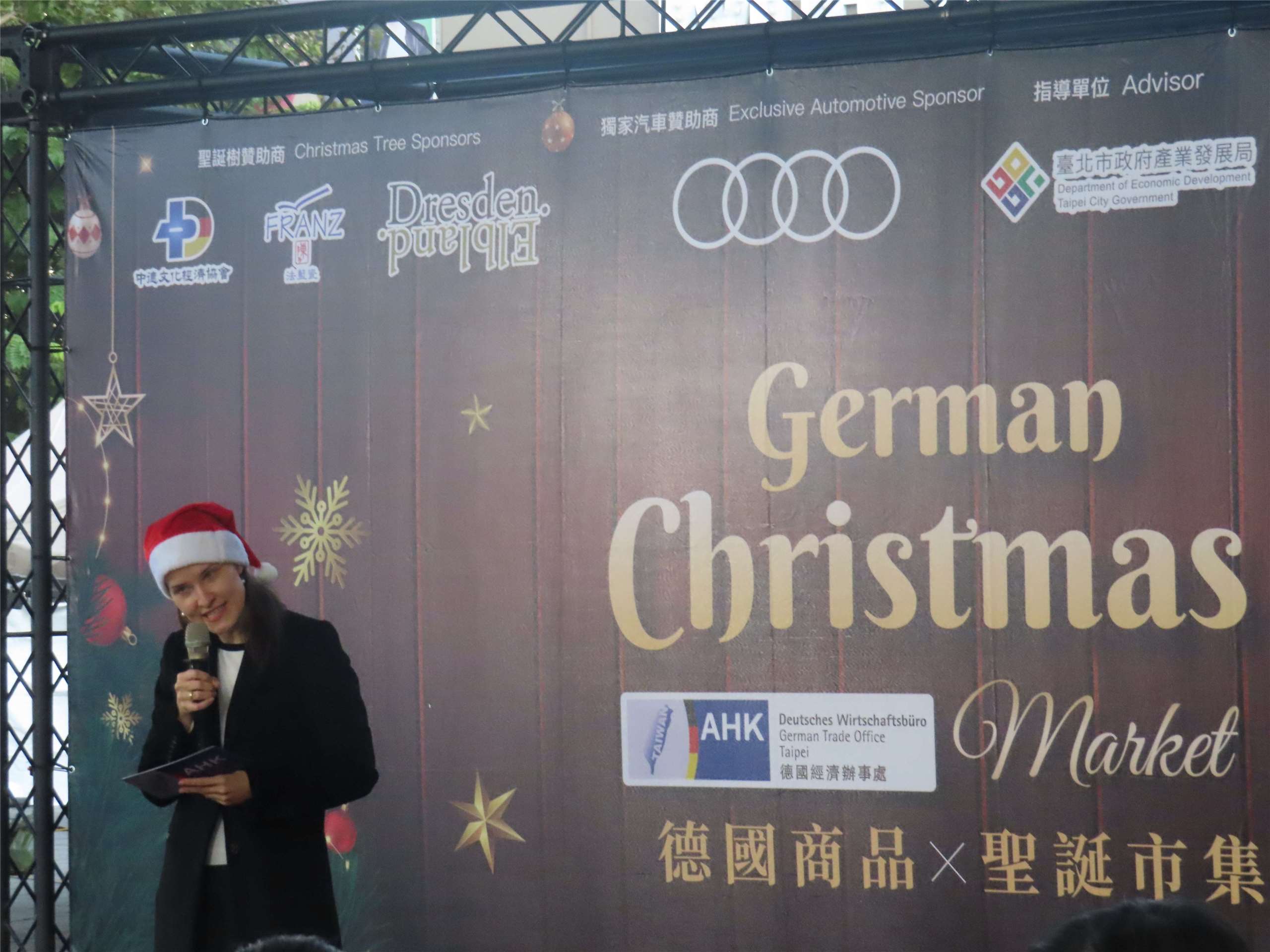 Dr. Eva Langerbeck, Chefin des Deutschen Wirtschaftsbüros Taipei, hat ihre Begrüßungsrede übrigens auf Chinesisch gehalten