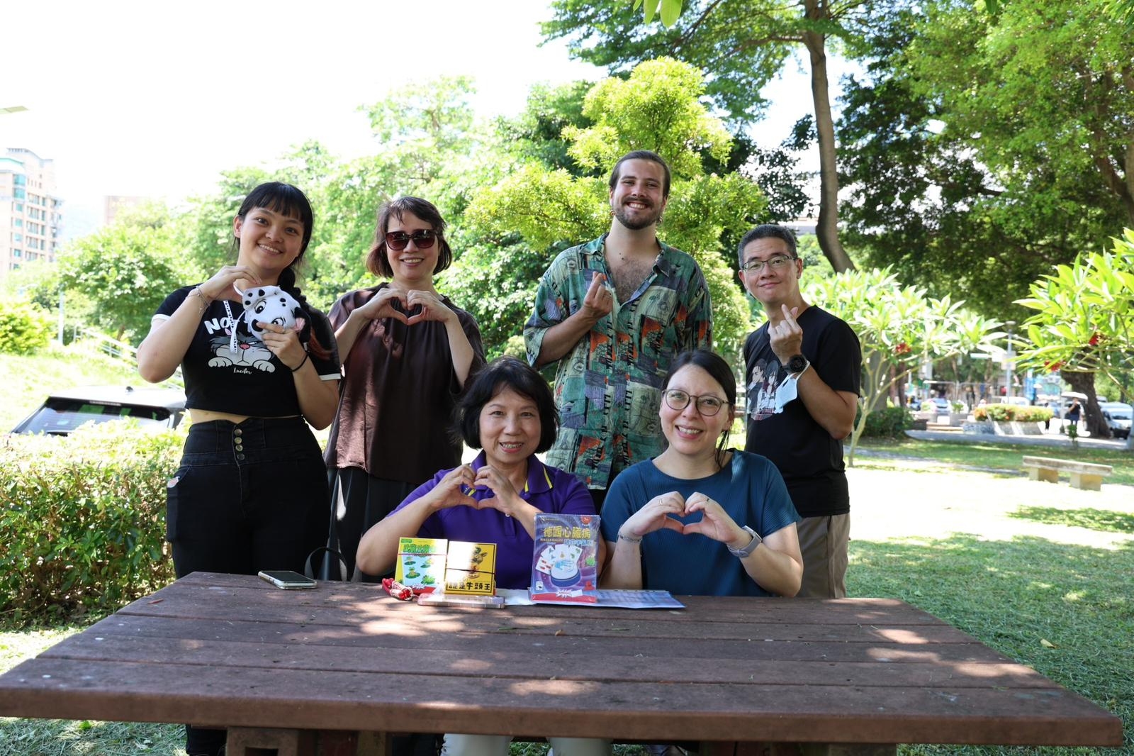 Als Praktikant bei RTI ist man immer mit dabei, hier bei den Dreharbeiten zu einer kleinen Dokumentation über Brettspiele in Taiwan.