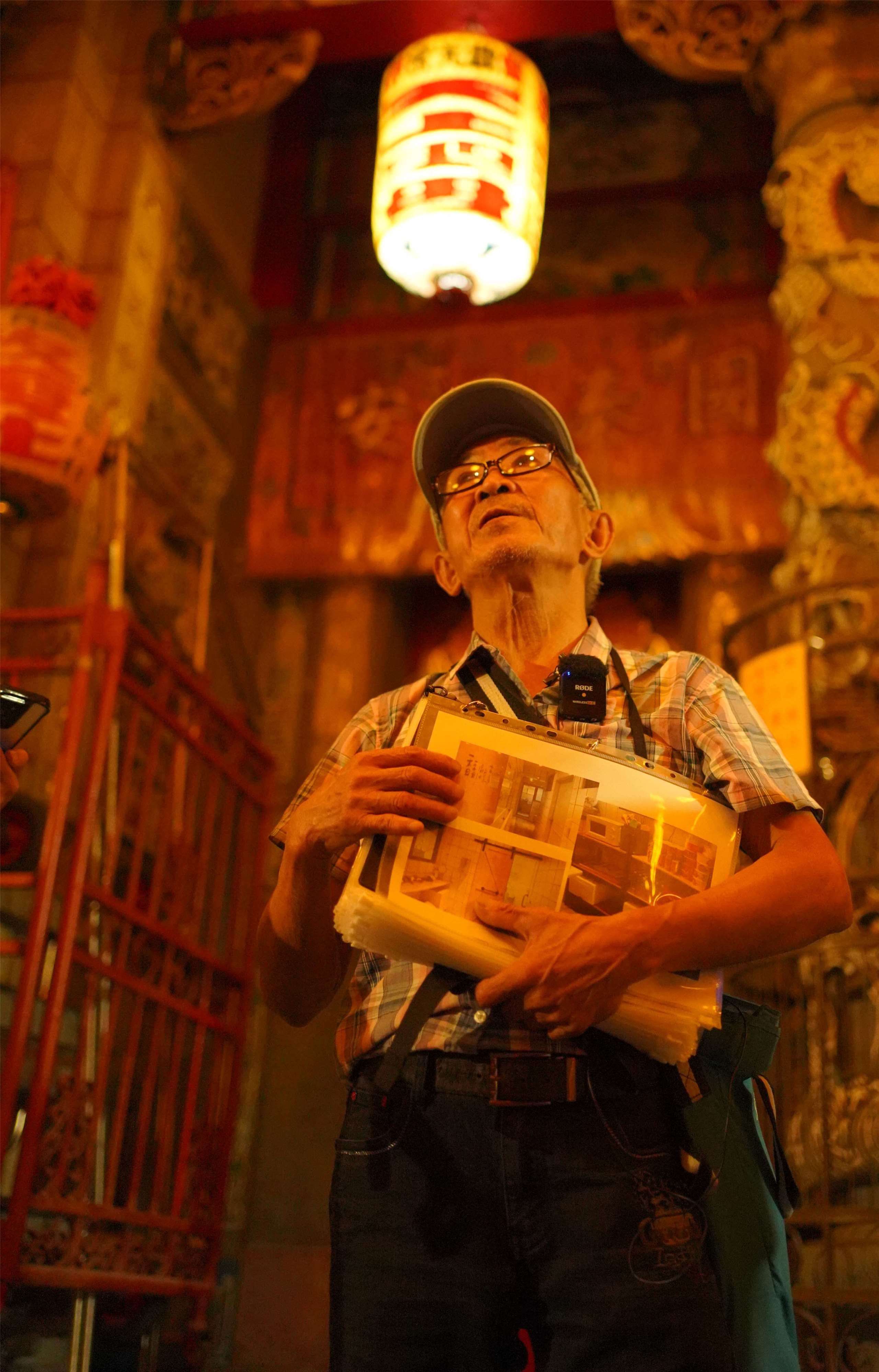 Liang Xiong in den Straßen Wanhuas (萬華)。