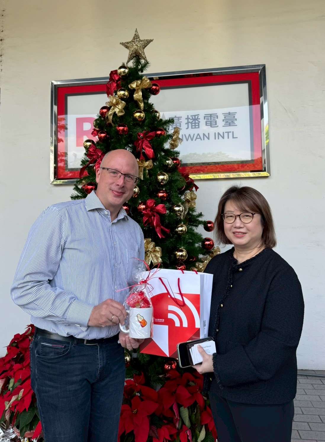 Martin Nitsche trifft Huang Mei-ning (黃美寧), die Managerin von Rtis Fremdsprachenredaktion (Foto: Rti)