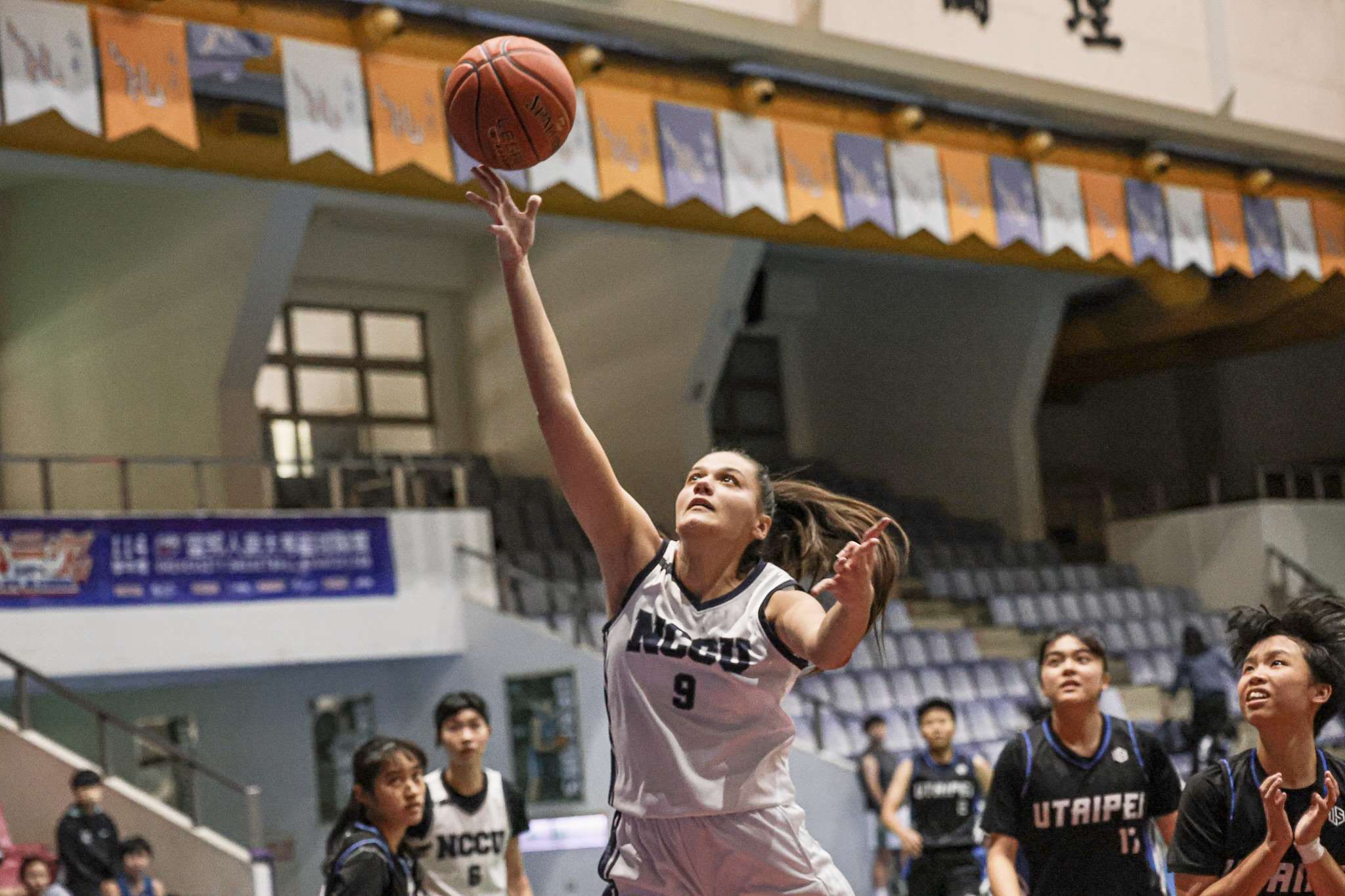 Ob der Ball im Korb landet? (Foto: Sara Savic)