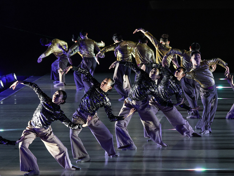 Das Cloud Gate Dance Theatre bei den Feierlichkeiten auf der Danjiang-Brücke (Foto: CNA)