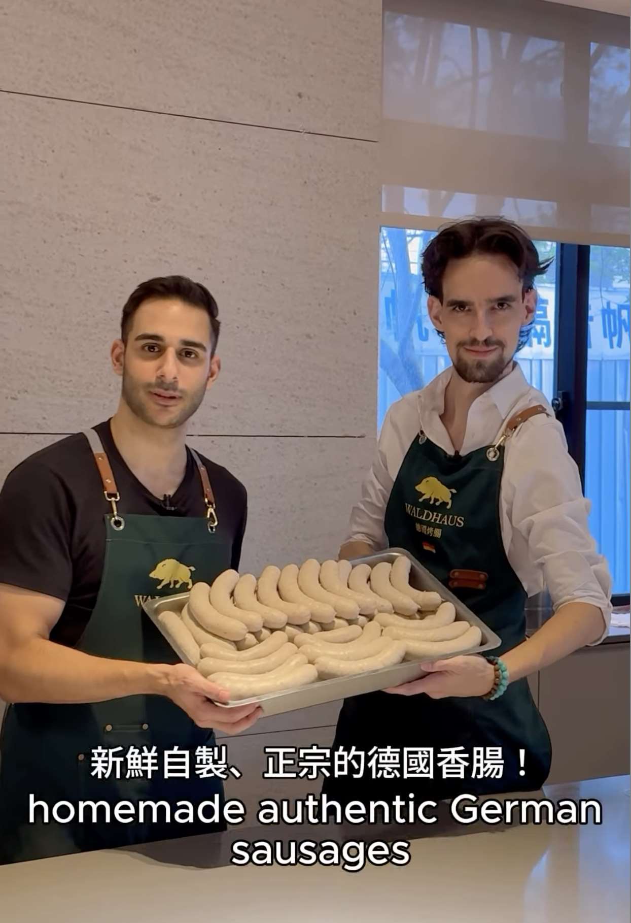 Tim und Kevin produzieren ihre Würste selbst (Screenshot Instagram Waldhaus.tw)