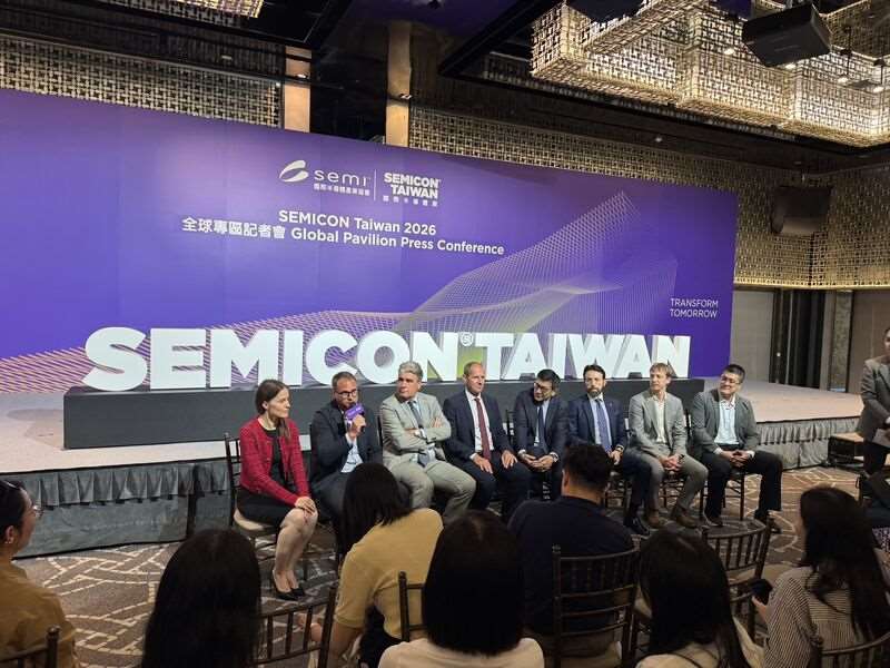 Dr. Eva Langerbeck (ganz links) bei der Pressekonferenz zum Global Pavilion der Semicon Taiwan 2026 ( (Foto: Deutsches Wirtschaftsbüro Taipei)