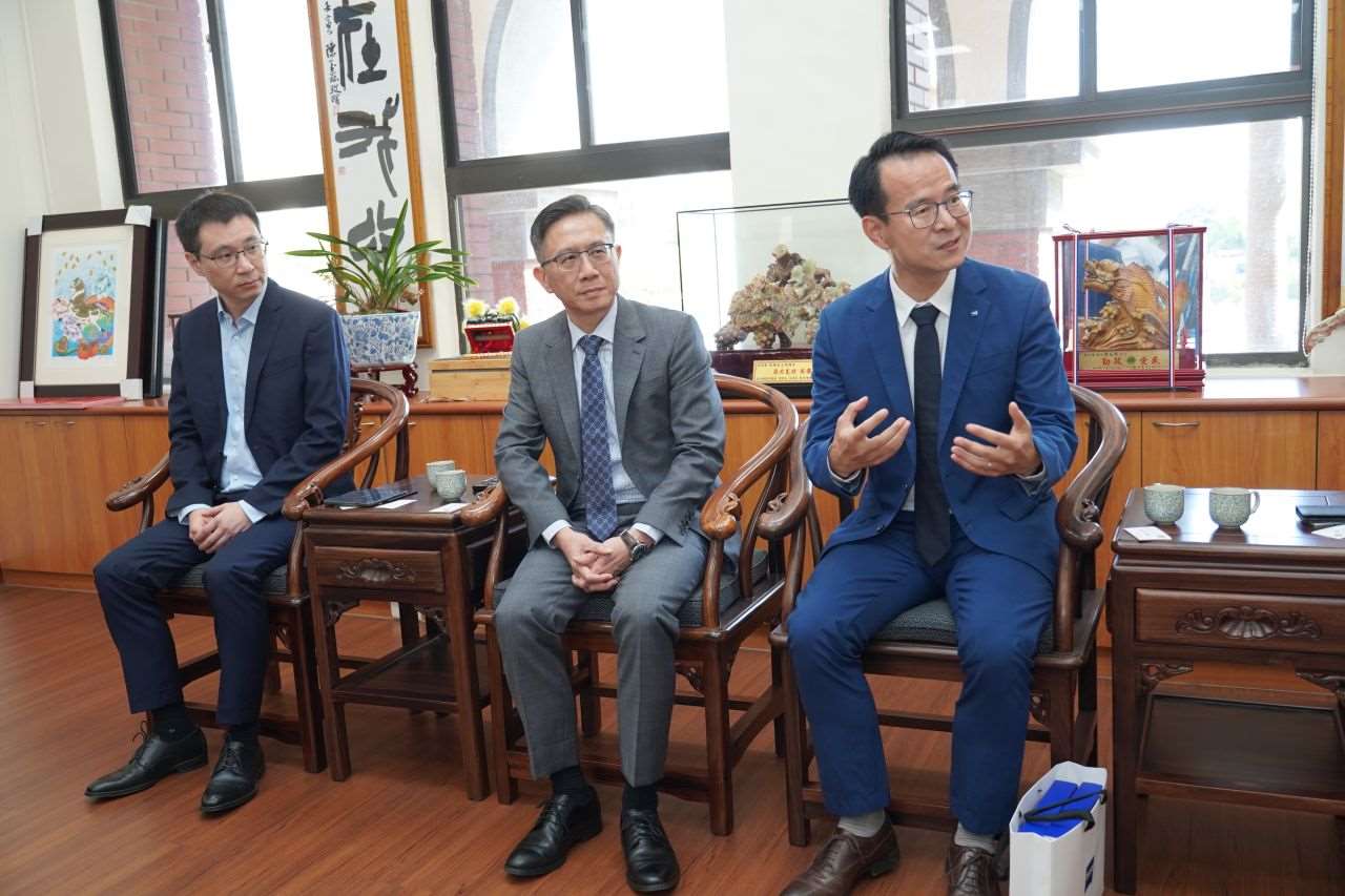 🔹 Albert Chen, Managing Director, Business, SUSS MicroTec (Taiwan), Andy Kao, Managing Director, Operations, SUSS MicroTec (Taiwan) und Henry Cai, General Manager, ZEISS Taiwan haben Dr. Langerbeck nach Hsinchu begleitet. (Foto: Deutsches Wirtschaftsbüro Taipei)