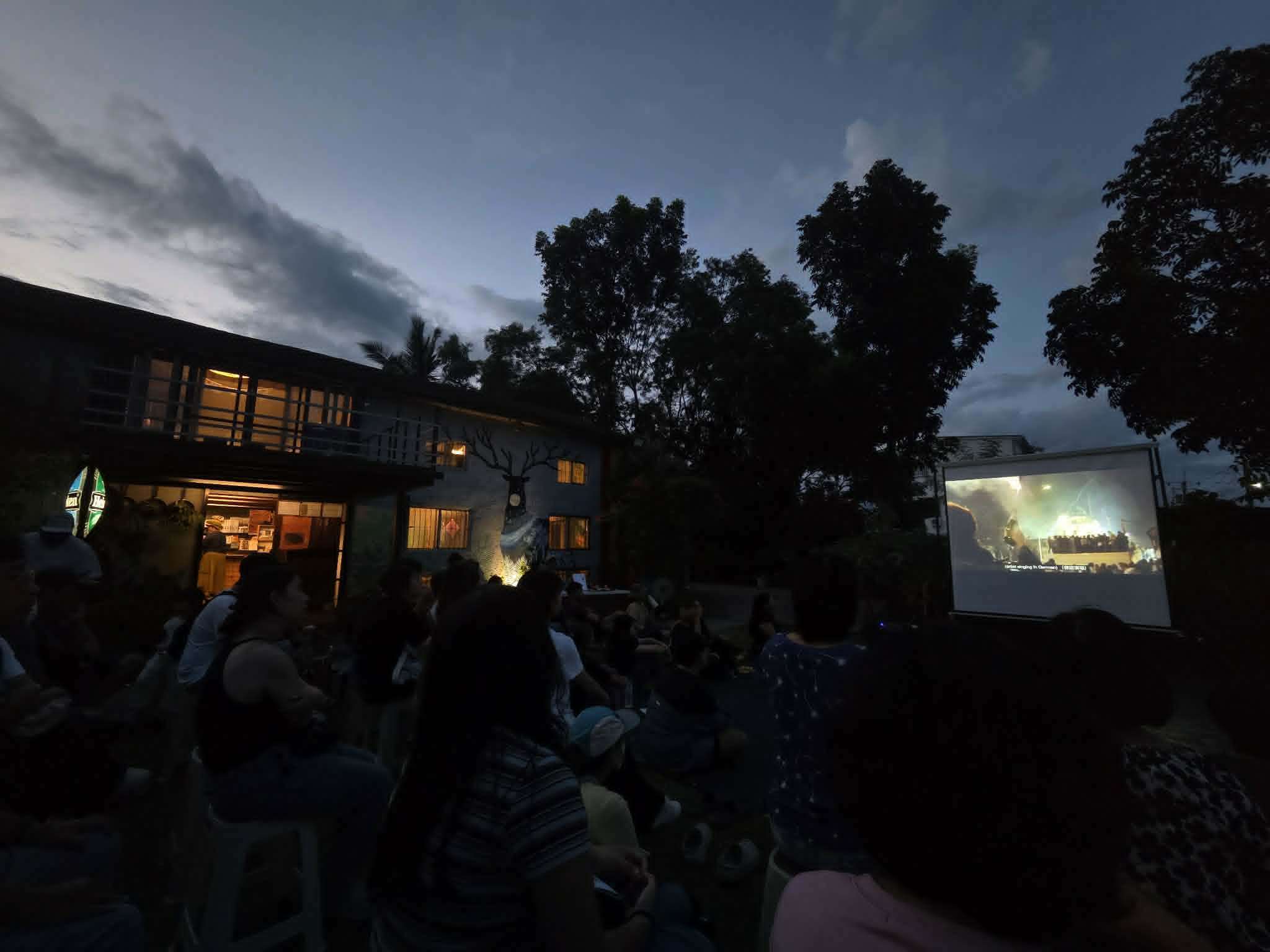 Freiluft-Filmvorfühung im Rahmen des Austronesischen Filmfestivals (Foto: Achim Kehlenbach)
